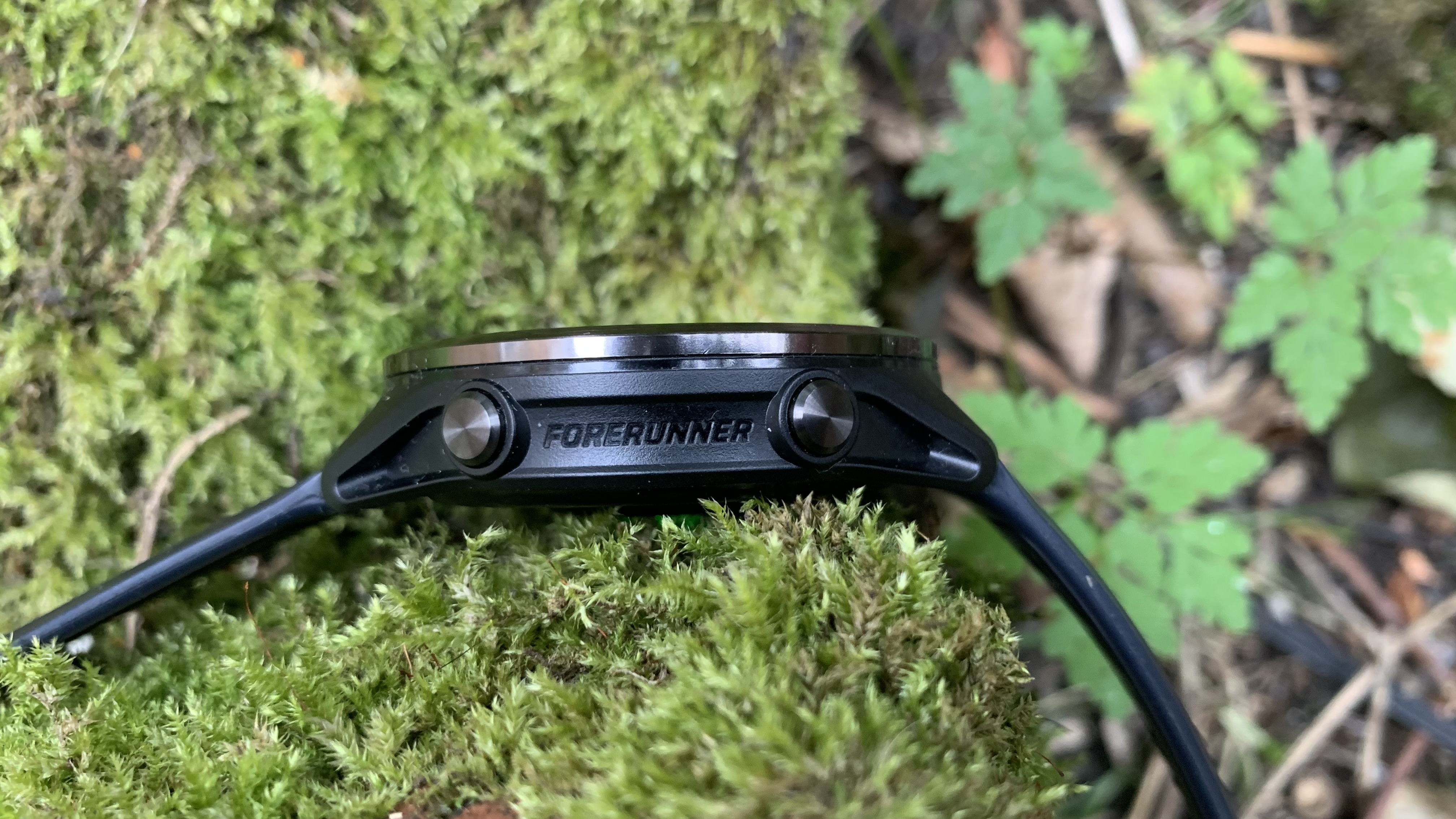 Garmin Forerunner 570 in profile