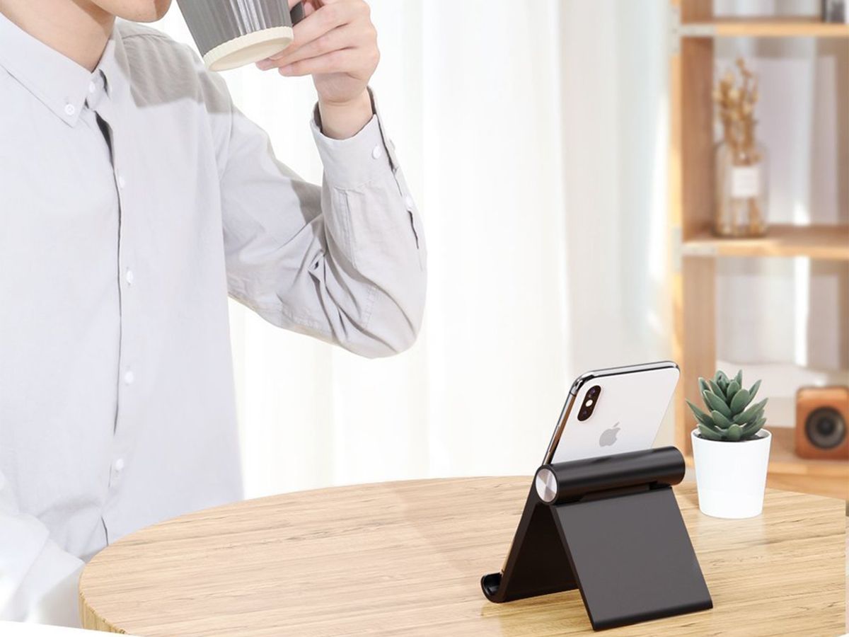 Ugreen Adjustable Tablet Stand Lifestyle