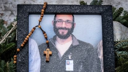 Photo of Alex Pretti, and ICE nurse shot by Border Patrol agents, adorned with a rosary at makeshift memorial