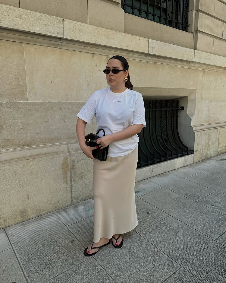 Simple Summer Outfits: @indiraci wears a roomy T-shirt, slip skirt and flip flops