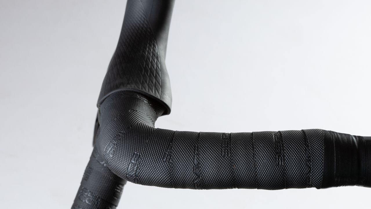 Enve G Series Gravel Handlebar detail tight bend