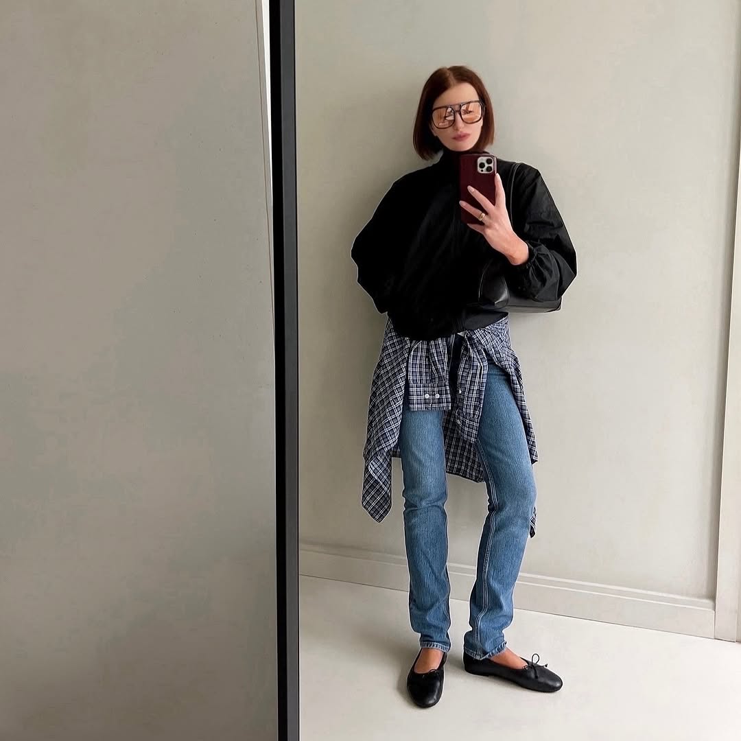 woman wearing winter ballet flat outfit 2025