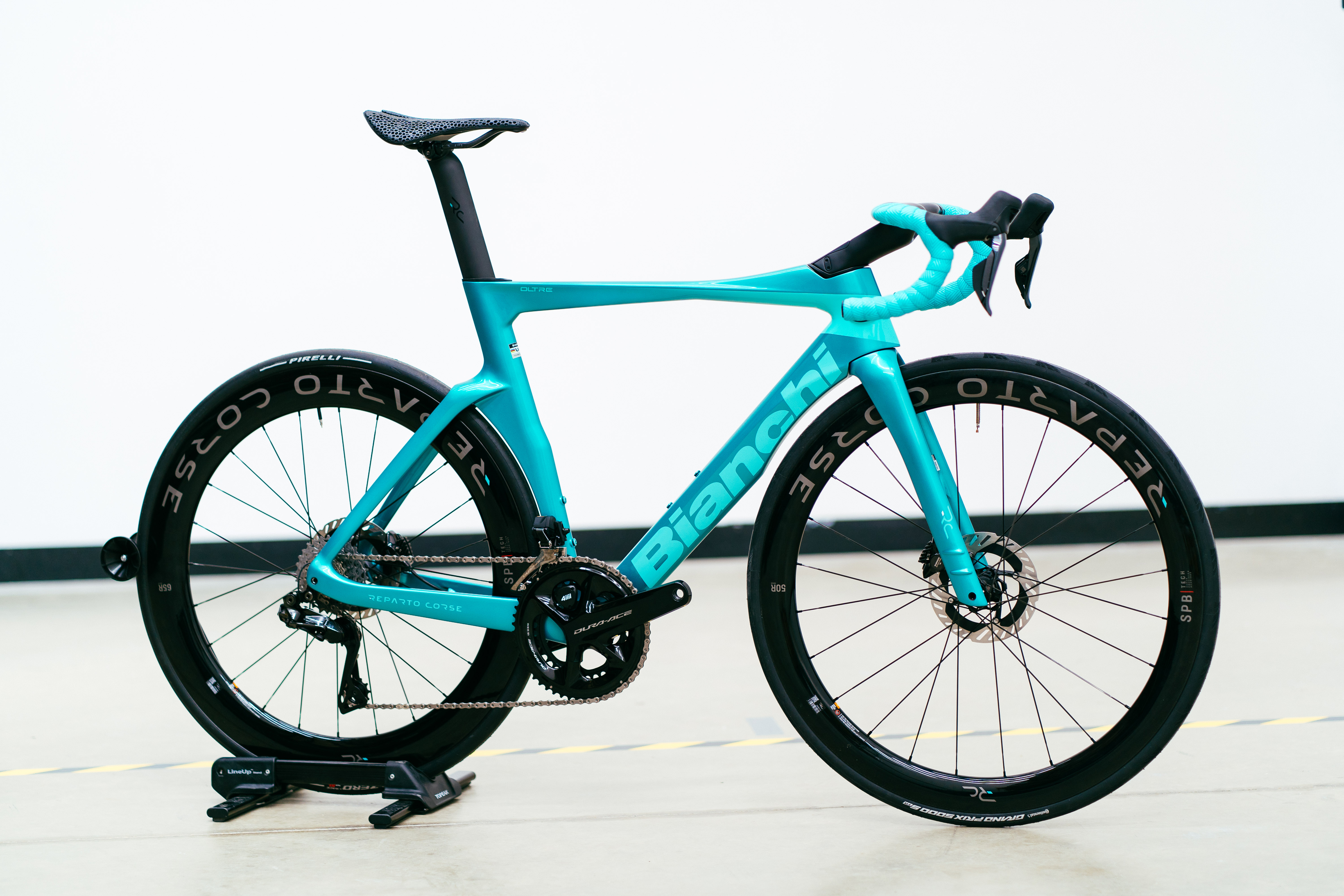 Detail shots of the Bianchi Oltre RC
