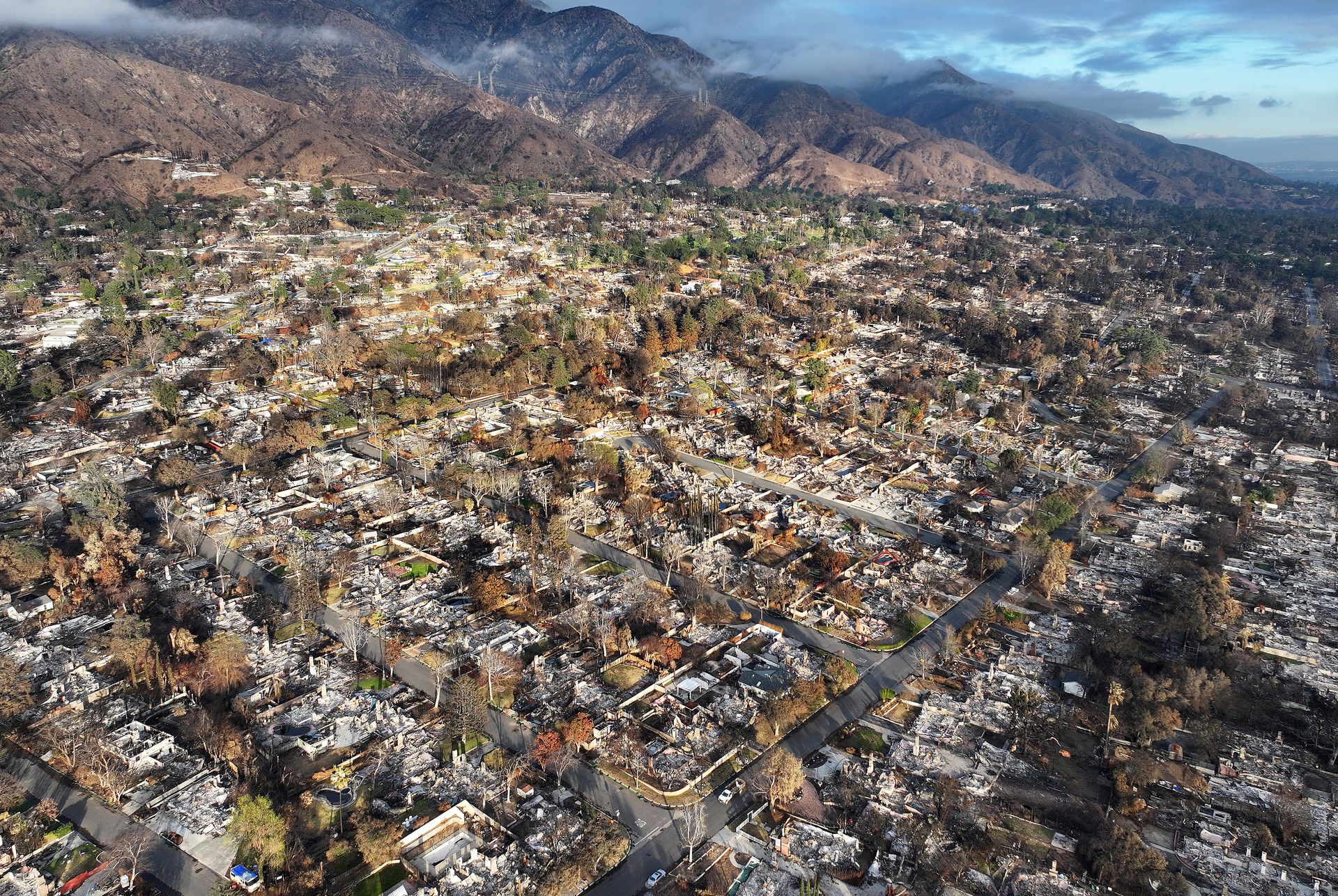 LA suburban housing devastated by fires