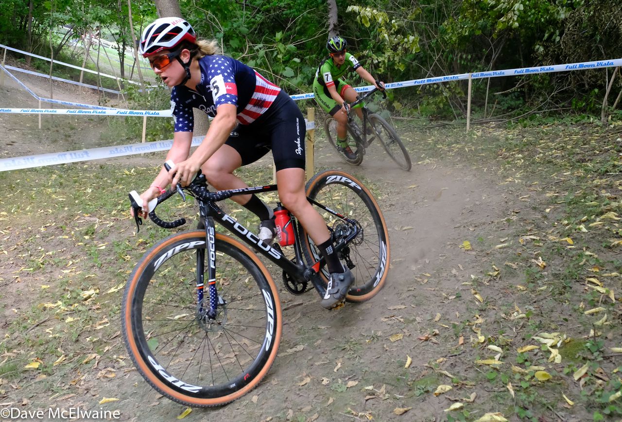 Ellen Nobel (Aspire Racing) found herself sandwiched between Cannondale Team-mates Kaitie Antonneau and Emma White.