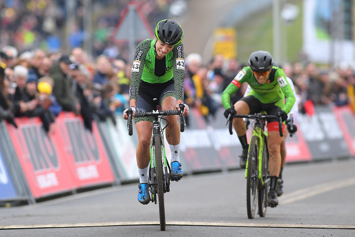 Marianne Vos hits the line