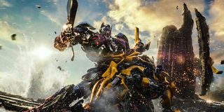 Optimus Prime fighting Bumblebee in Transformers: The Last Knight