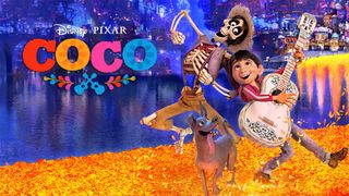 Et reklamebillede for Coco, hvor hovedpersonerne danser og spiller guitar blandt gyldne blomster.