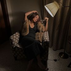 An image of influencer @deborabrosa sitting on a luxurious armchair
