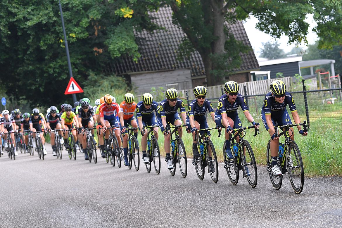 Orica-Scott lead for the race leader Annemiek van Vleuten