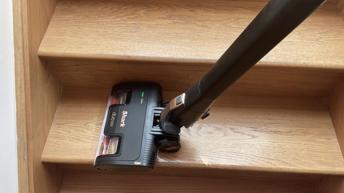 Shark DuoClean & Anti Hair Wrap Bagless Pet Vacuum CZ500UKT review TechRadar