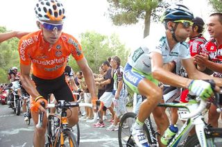 Igor Anton (Euskaltel - Euskadi) and Vincenzo Nibali (Liquigas - Doimo) are encouraged by fans lining the final climb.