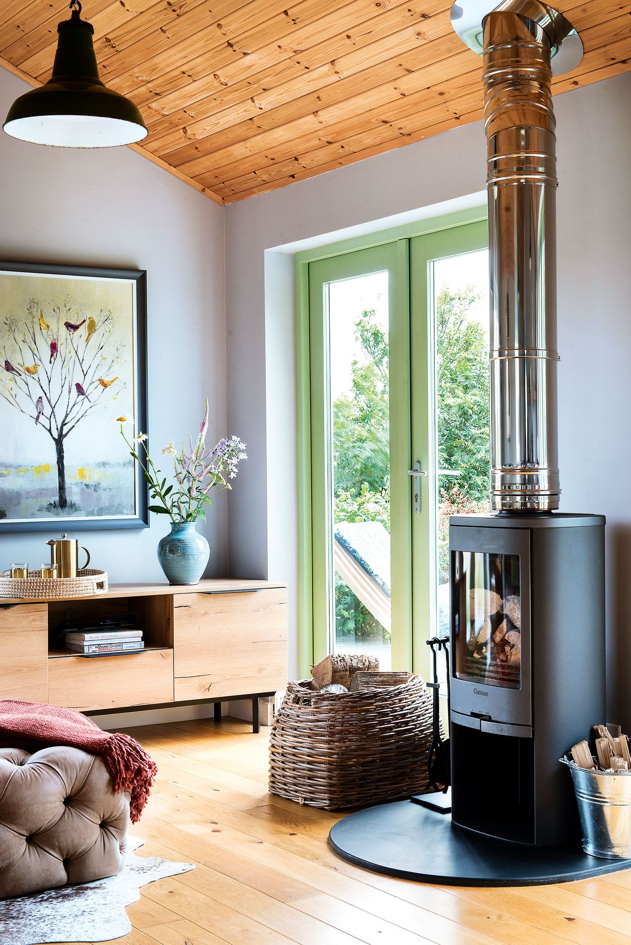 This cabin combines open plan living with cozy corners This cabin combines open plan living with cozy corners