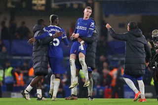 Cole Palmer of Chelsea celebrates with team mates after the Premier League match between Chelsea FC and Manchester United at Stamford Bridge on April 04, 2024 in London, England. (Photo by James Gill - Danehouse/Getty Images)