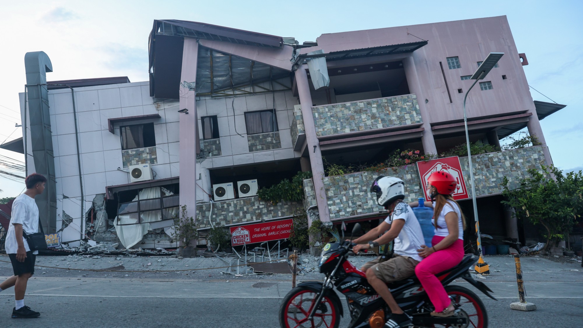GENERAL SANTOS, PHILIPPINES - JUNE 8: A partially collapsed building following a magnitude 7.8 earthquake that struck the Southern Philippines, in General Santos city, Philippines, on June 8, 2026. Numerous buildings and structures have been destroyed or collapsed after the powerful earthquake hit the Mindanao region in the Southern Philippines on the morning of June 8 local time, killing at least 15 people and injuring more than 100. Rescue operations are underway. (Photo by Daniel Ceng/Anadolu via Getty Images)