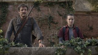 Joel y Ellie en un tejado en The Last of Us temporada 1