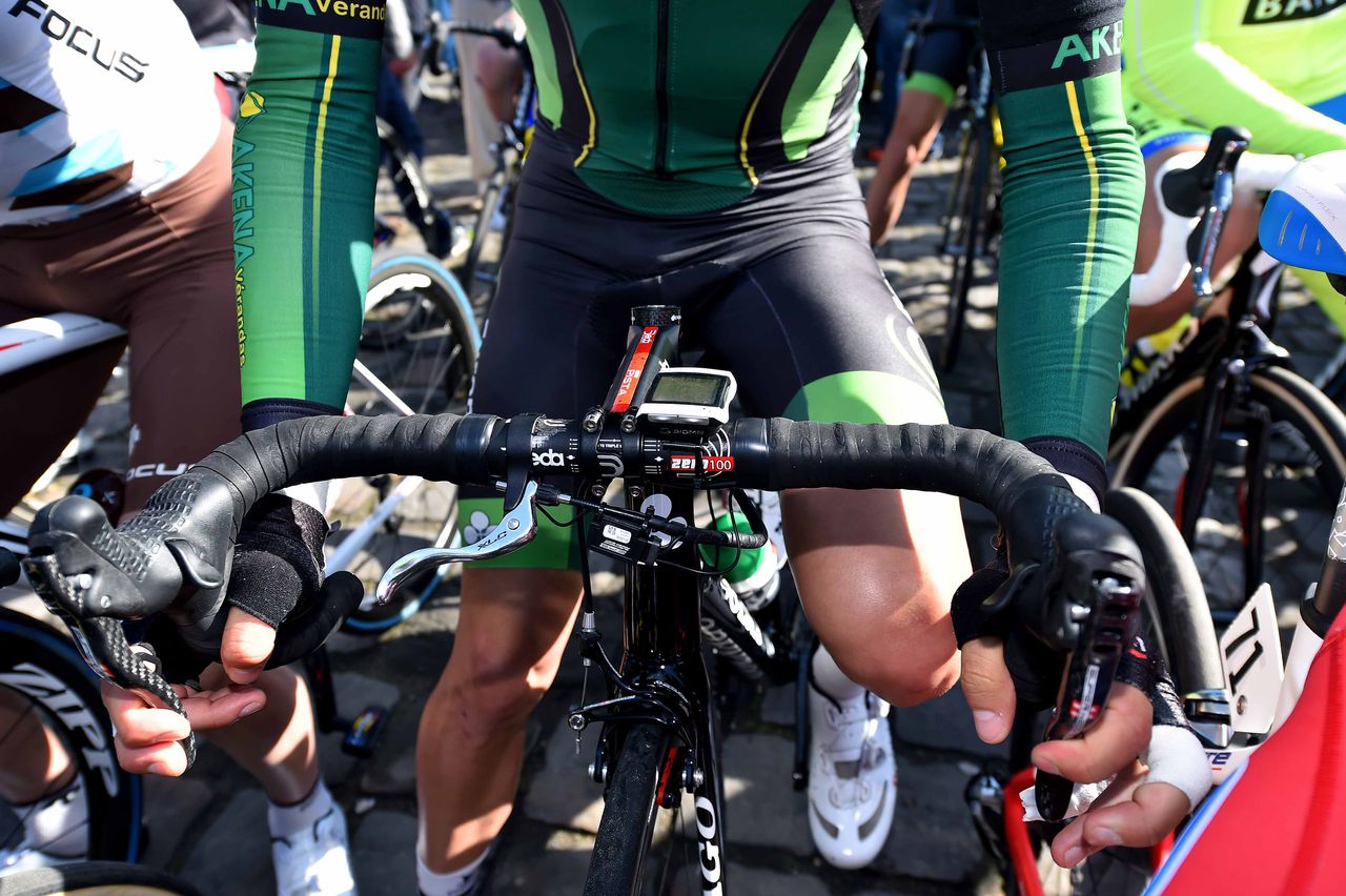An extra brake lever is a common sight at paris-Rouabix