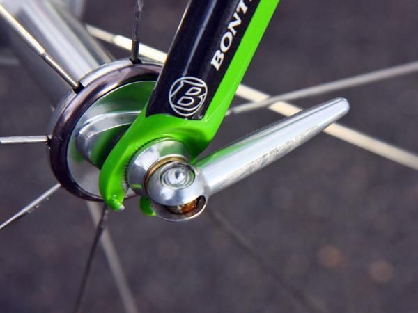 Brass washers on the included skewers operate produce a silky smooth feel that nylon washers simply can't match. Even with stainless steel shafts, they're also fantastically light at just 74g for the pair.
