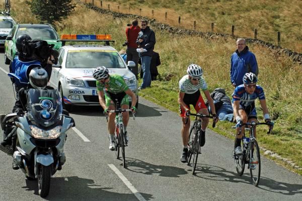 Andy Fenn checks behind as the chase group closes in