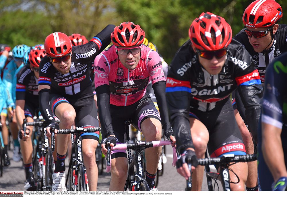 Giant-Alpecin control the race for leader Tom Dumoulin