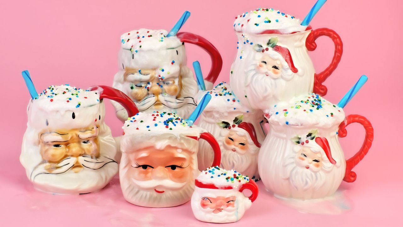 Vintage Santa mugs with cocoa