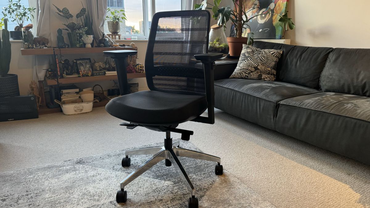 Koplus Tonique office chair during our review process