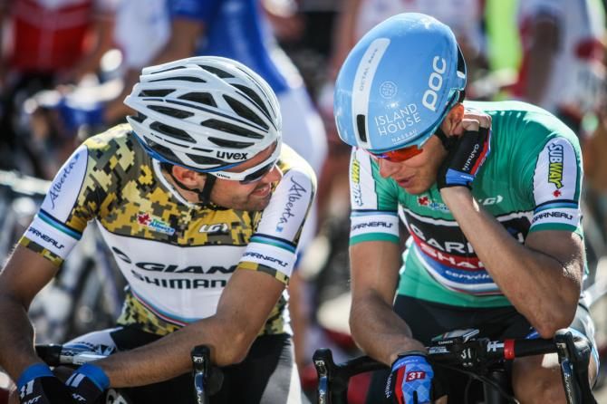 Tom Dumoulin (Giant-Shimano) and Ramunas Navardauskas (Garmin-Sharp) have a chat before the start