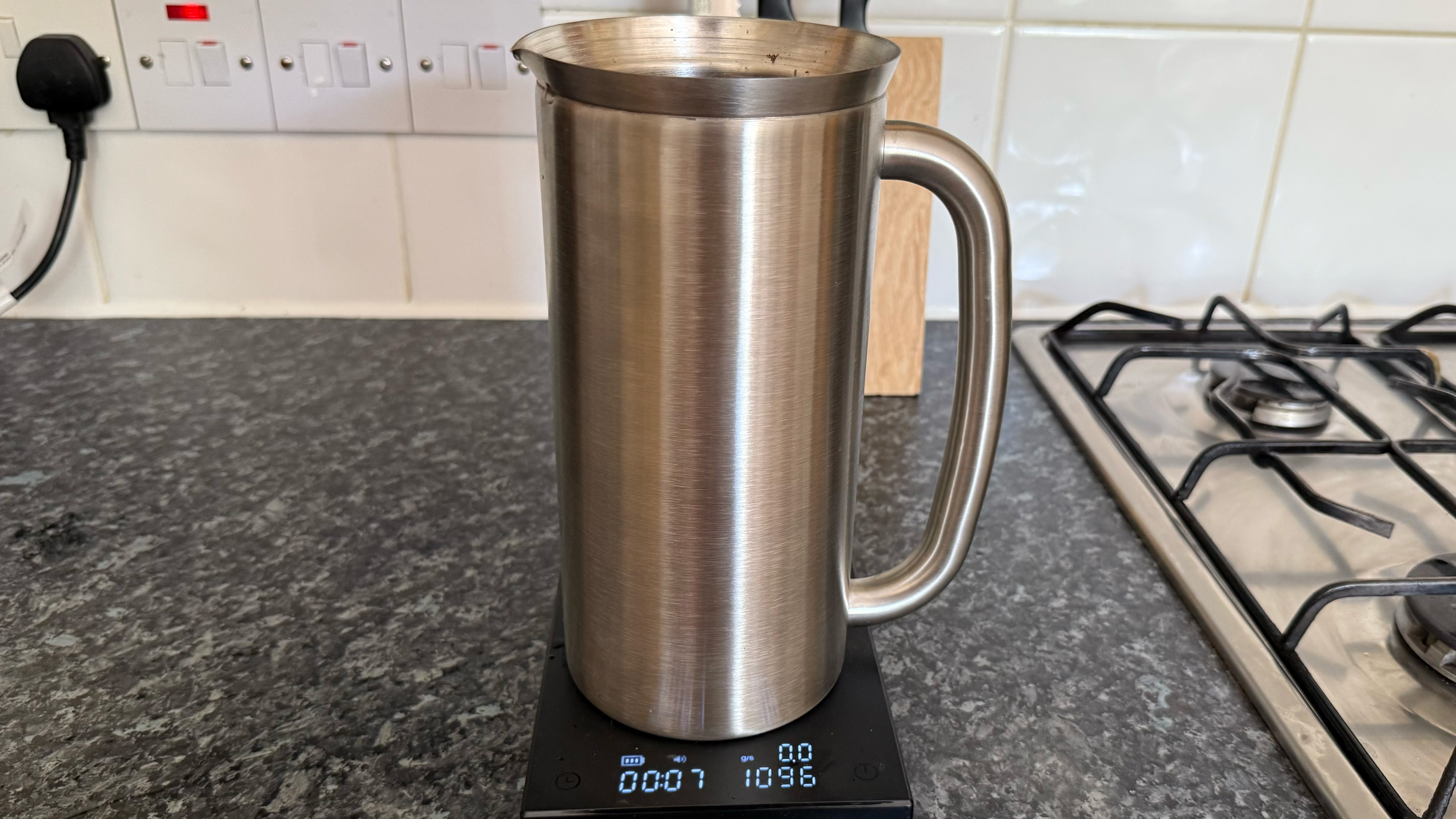 the espro p7 french press with a timemore black mirror basic 2 scale
