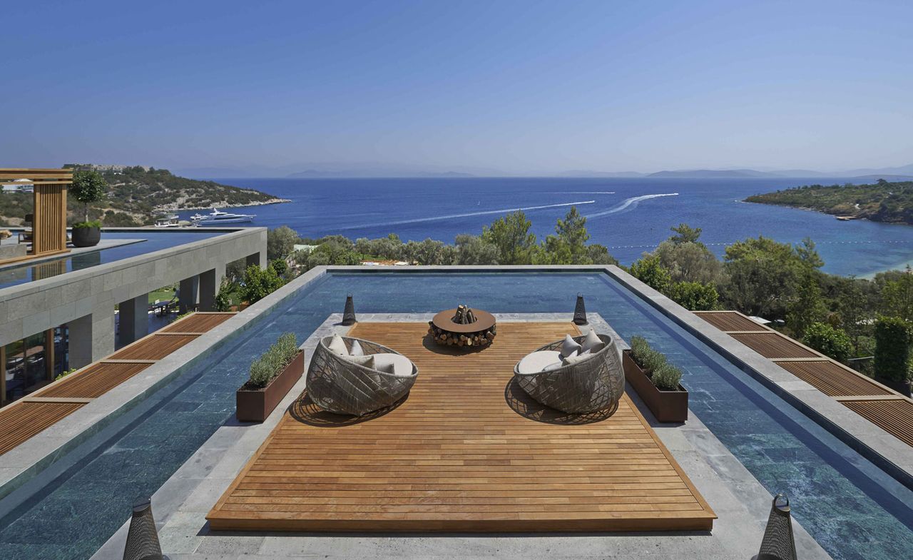 Mandarin Oriental exterior view of pool and ocean