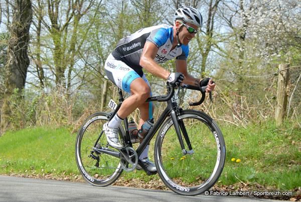 Svein Tuft (Spidertech) pushes the pace