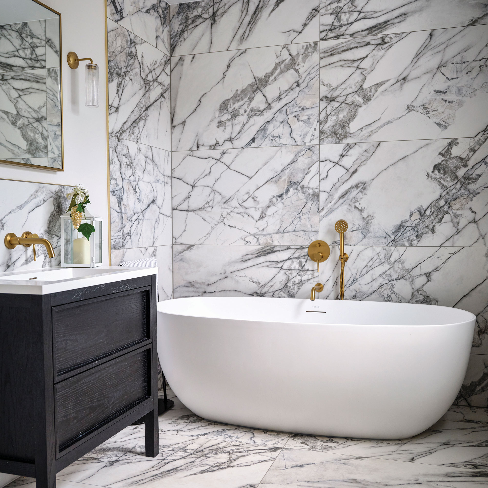 White marble bathroom room with white bathtub
