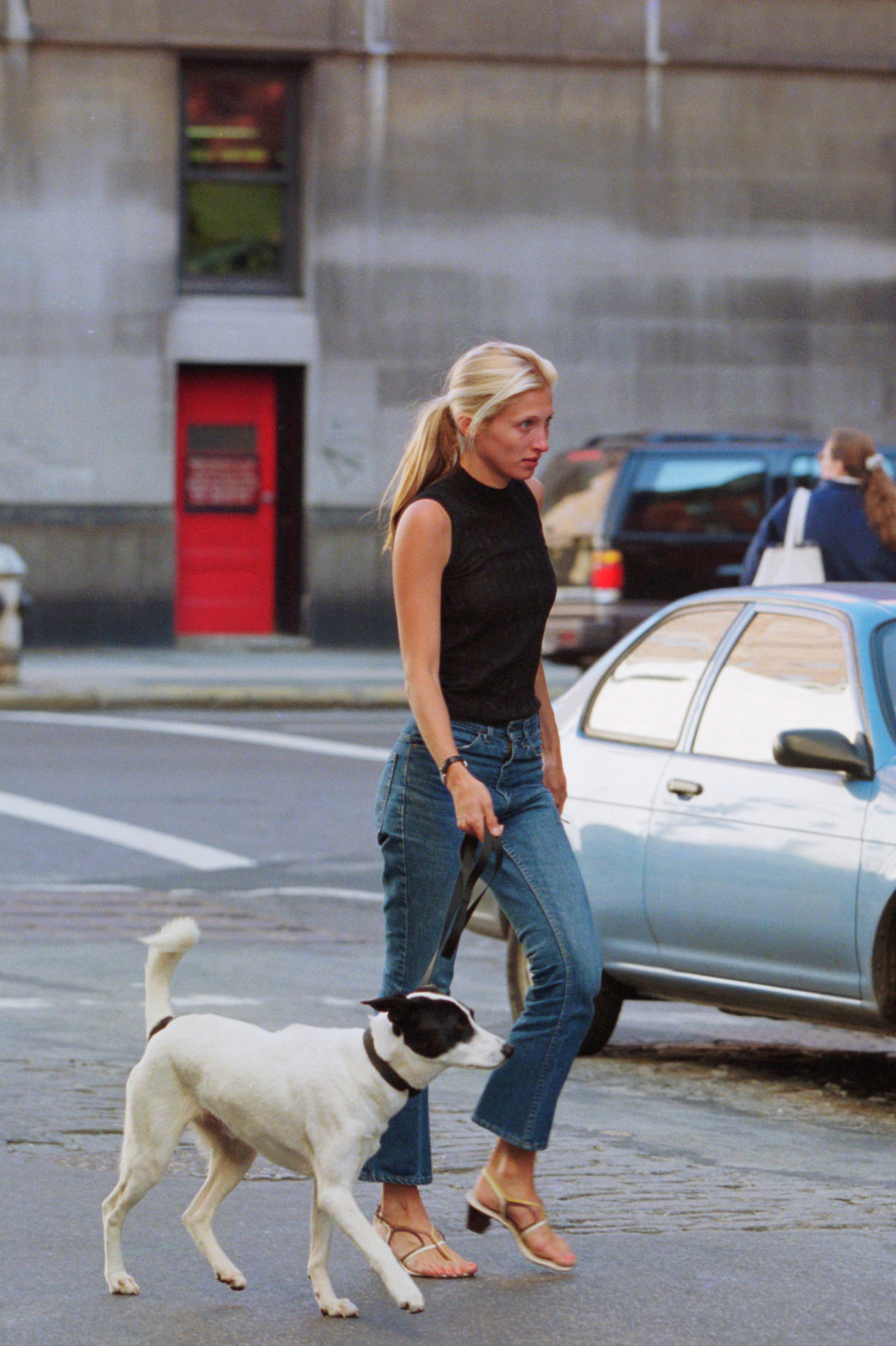 Carolyn Bessette Kennedy wearing a black sleeveless turtleneck and jeans.