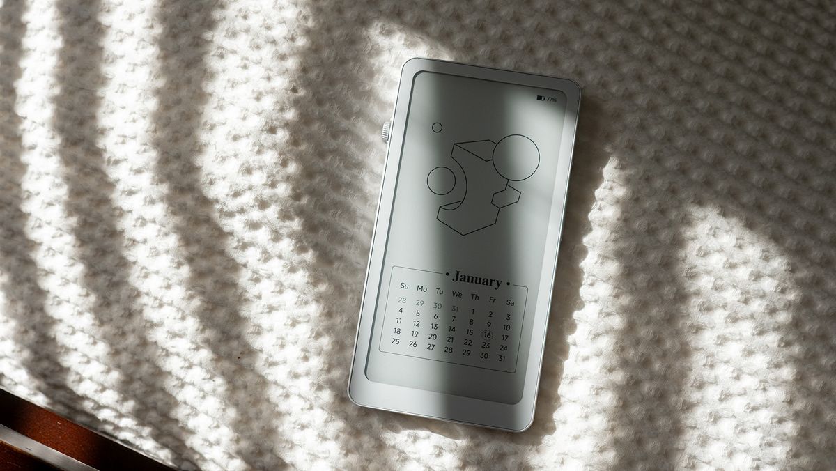 The DuRoBo Krono's calendar lockscreen in the sunlight