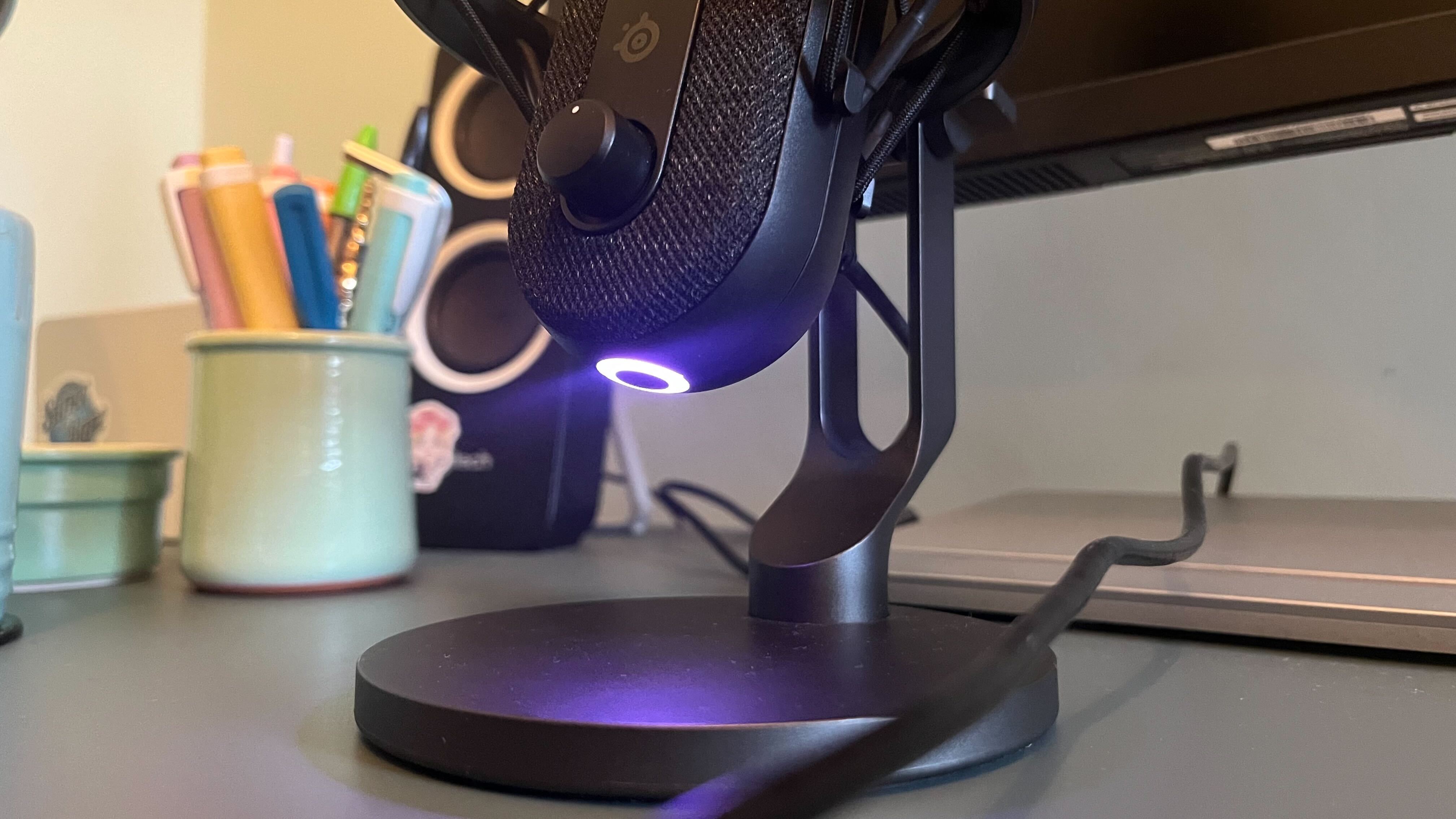 SteelSeries Alias microphone RGB features