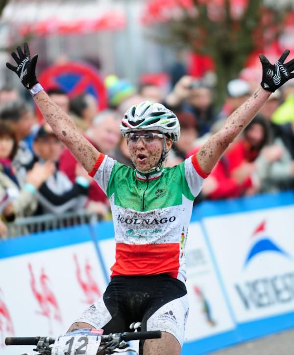 Eva Lechner (Colnago Arreghini Sudtirol) wins the Houffalize World Cup after a battle to the finish with Willow Koerber (Gary Fisher/Subaru).
