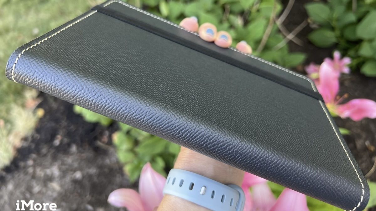 Dodocase Noblessa Leather Ipad Case Lifestyle Spine