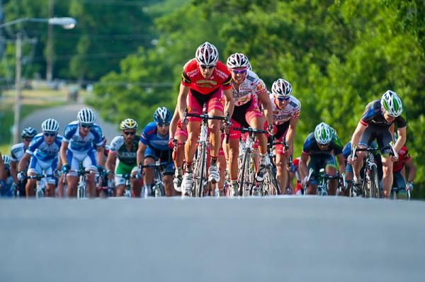 Benard Van Ulden and the Jelly Belly squad pushed the pace on the final circuits trying to lead out their sprinter.