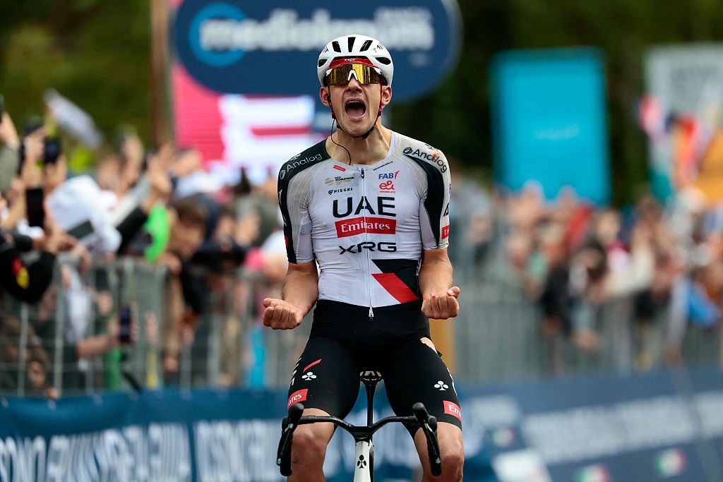 Giro d'Italia: Igor Arrieta's rainy day raid delivers stage 5 victory for UAE Team Emirates-XRG