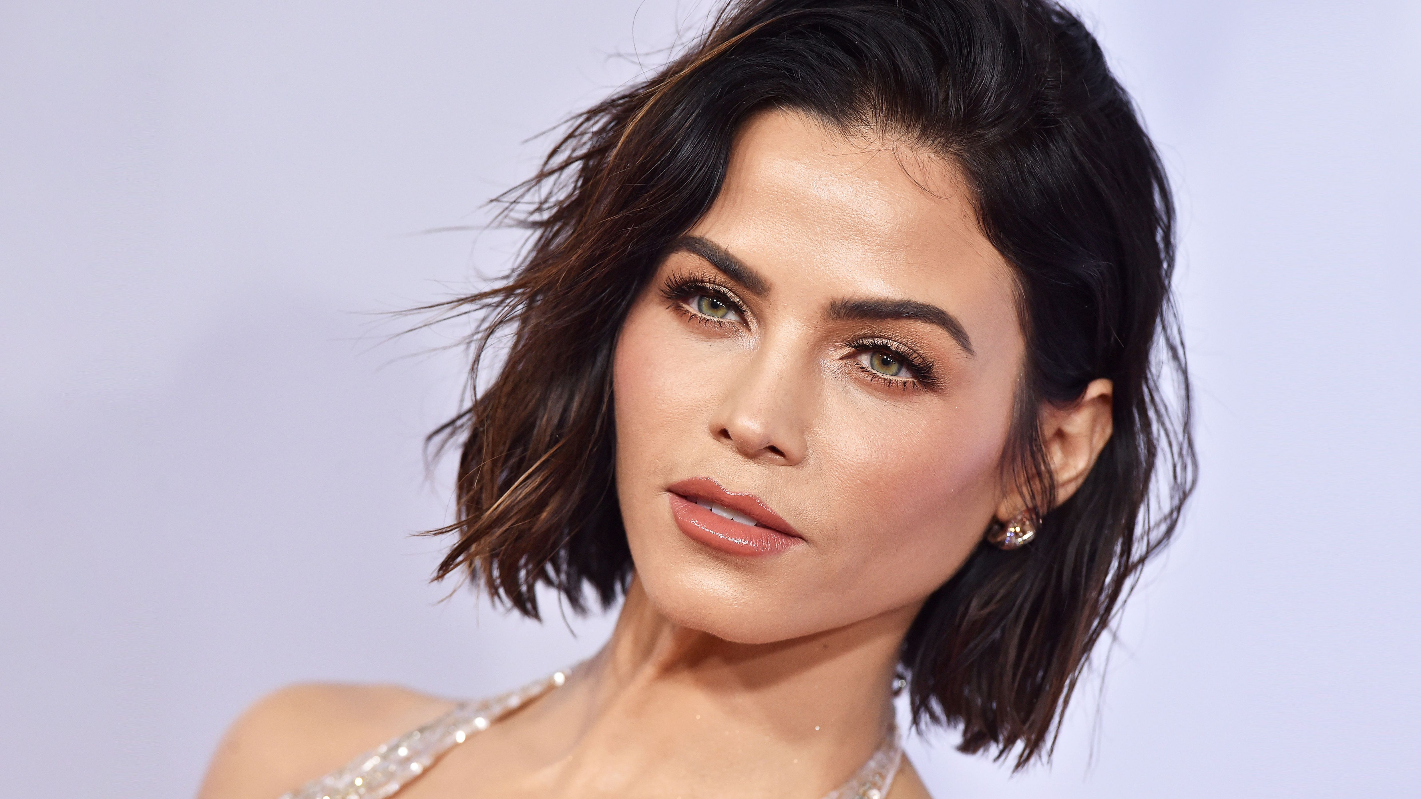 Hair, Face, Eyebrow, Hairstyle, Chin, Skin, Beauty, Lip, Nose, Fashion model,