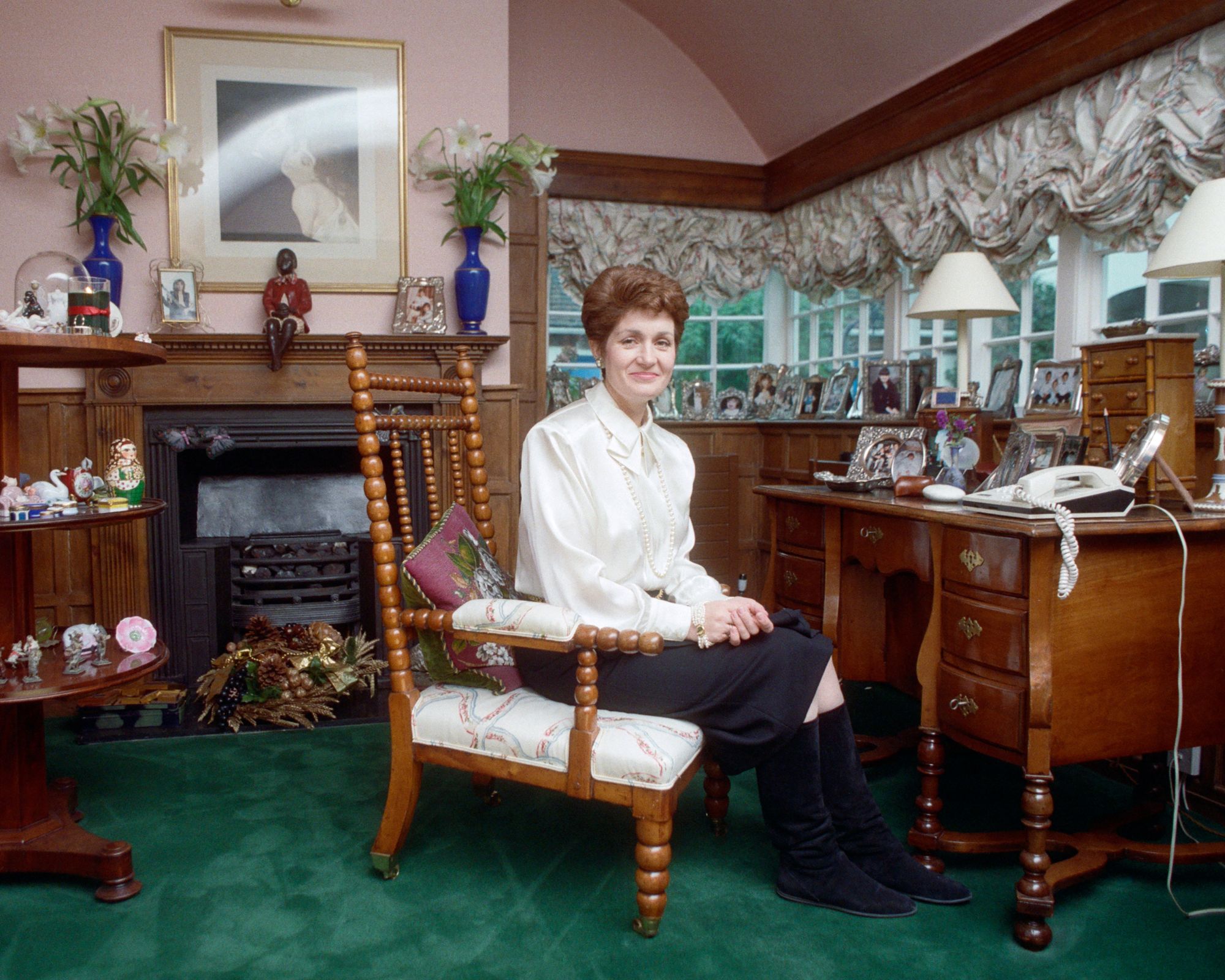 sharon osbourne in her living room