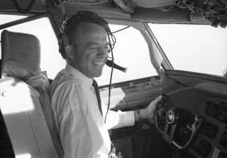 Bill Taub's photos of Alan Shepard reveal that the astronaut piloted the plane (for at least part of the time) that flew him to Florida after his Mercury-Redstone 3 mission in 1961.