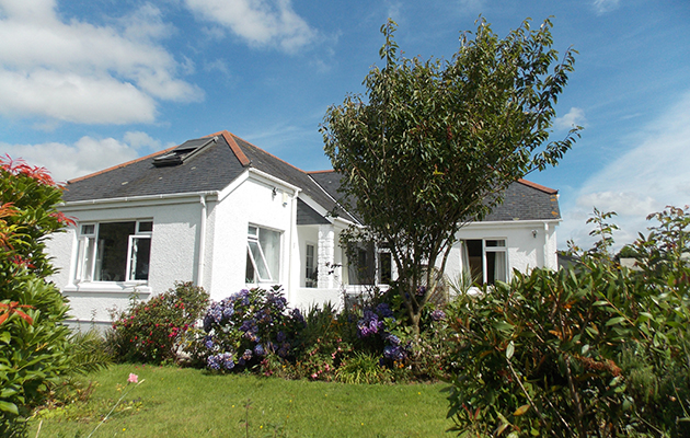 Treviades Manor Farm Bungalow_129455582_219363312