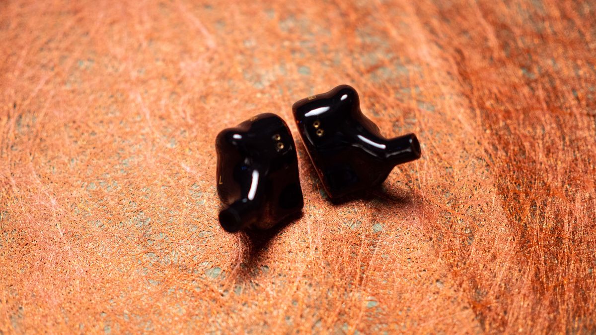 AFUL Performer 8 IEM