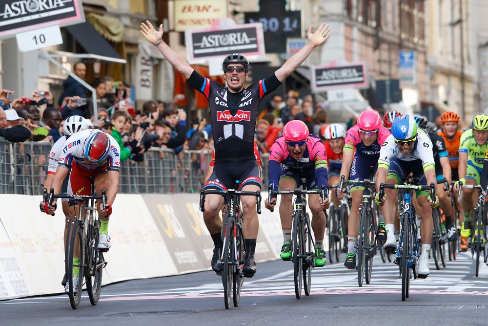 John Degenkolb (Giant-Alpecin) beat Alexander Kristoff to the line in Milan-San Remo