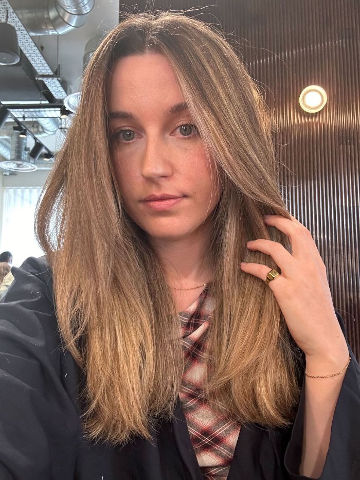 Junior beauty editor Grace Lindsay changing her hair colour to butterscotch blonde