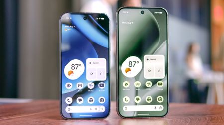 Google Pixel 10 Pro vs Pixel 10 Pro XL hands-on.