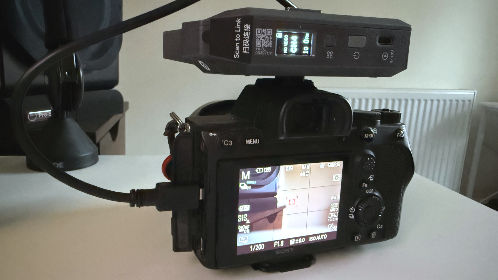 A Hollyland Vcore wireless video transmission system