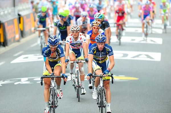 Vacansoleil escorts Johnny Hoogerland to the line.