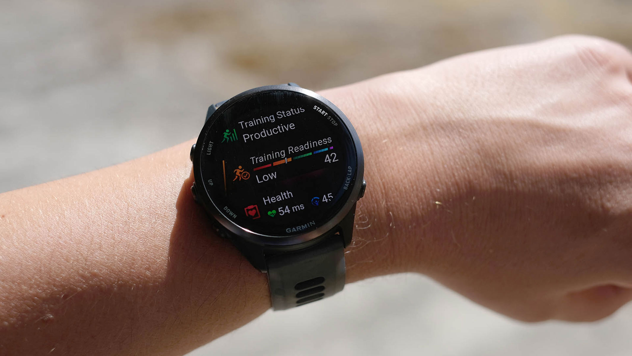 A close-up picture of the health stats in the Garmin Forerunner 570