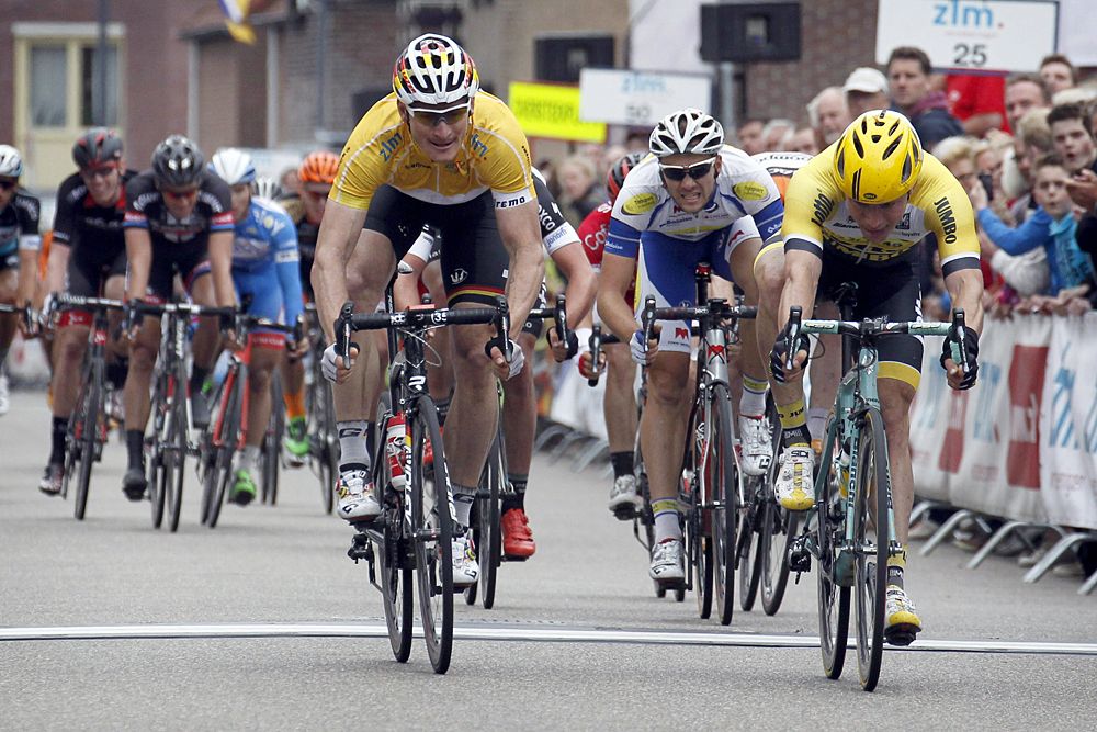 Andr&eacute; Greipel (Lotto Soudal) beats Moreno Hofland (LottoNl-Jumbo)